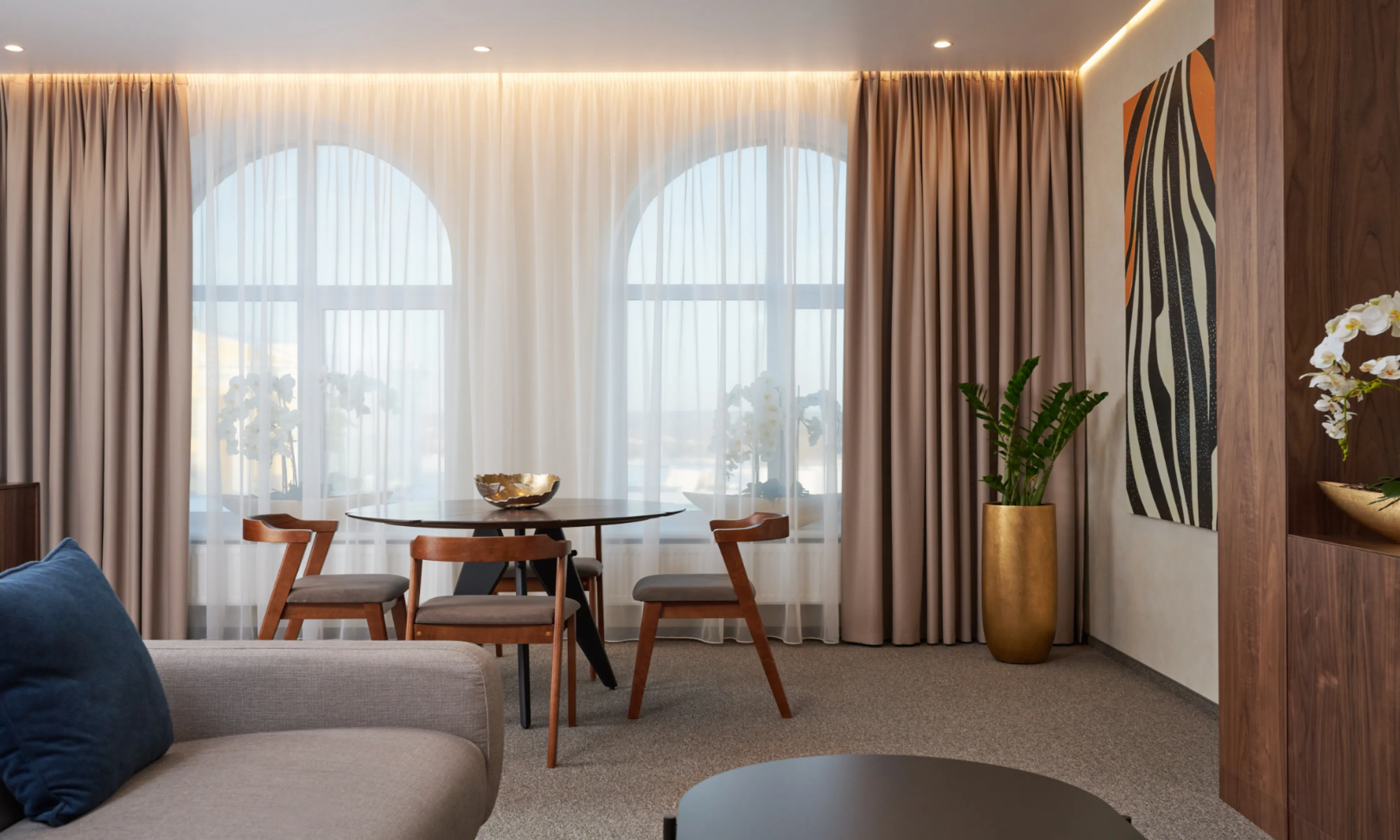 Лобби Aura City Hotel